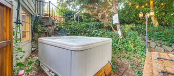 Charming 1-bedroom unit in tranquil Burien with WiFi, AC, private yard