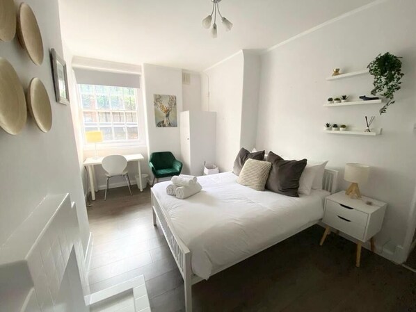 2 bedrooms, iron/ironing board, WiFi, bed sheets