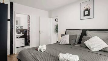 1 Schlafzimmer, BĂŒgeleisen/BĂŒgelbrett, kostenloses WLAN, BettwĂ€sche