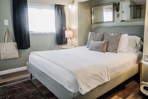 Bureau, fer et planche à repasser, Wi-Fi gratuit, draps fournis