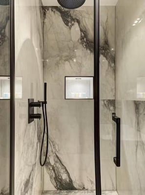 Apartment | Bathroom | Towels, soap - Elegant Flat - 2br-6p (Paris)