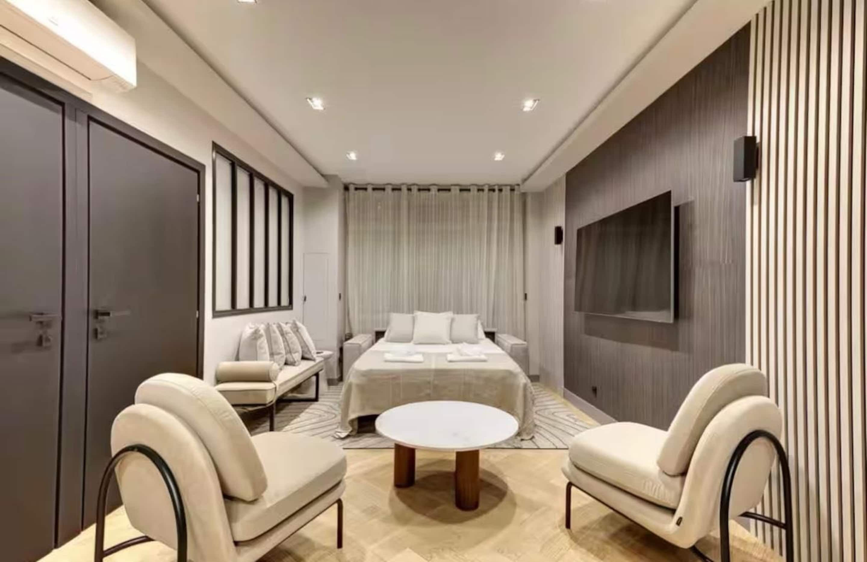 2 bedrooms, iron/ironing board, bed sheets