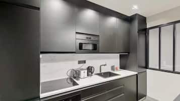 Apartment | Private kitchen | Cookware/dishes/utensils, cleaning supplies