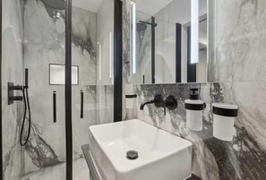 Apartment | Badezimmer | Handtücher, Seife