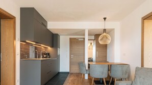 Interior - Apartment with large south-facing terrace, incl. garage parking space (Dorf Tirol)