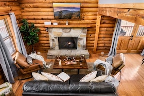 Smart TV, fireplace, video games, ping pong - 5* Log Cabin~Fireplace~FireTable~Hot Tub~PS5~Bears (Gatlinburg)