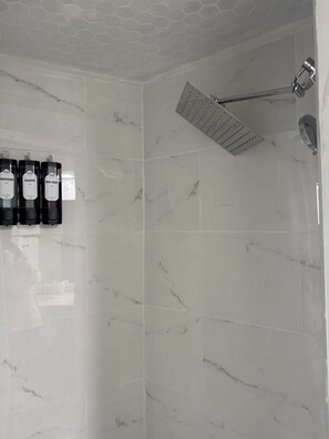 Shower, hair dryer, towels, soap - Modern 2BR,2BA Retreat near AT&T Stadium, Six Flags & Epic Waters, globe  (Arlington)