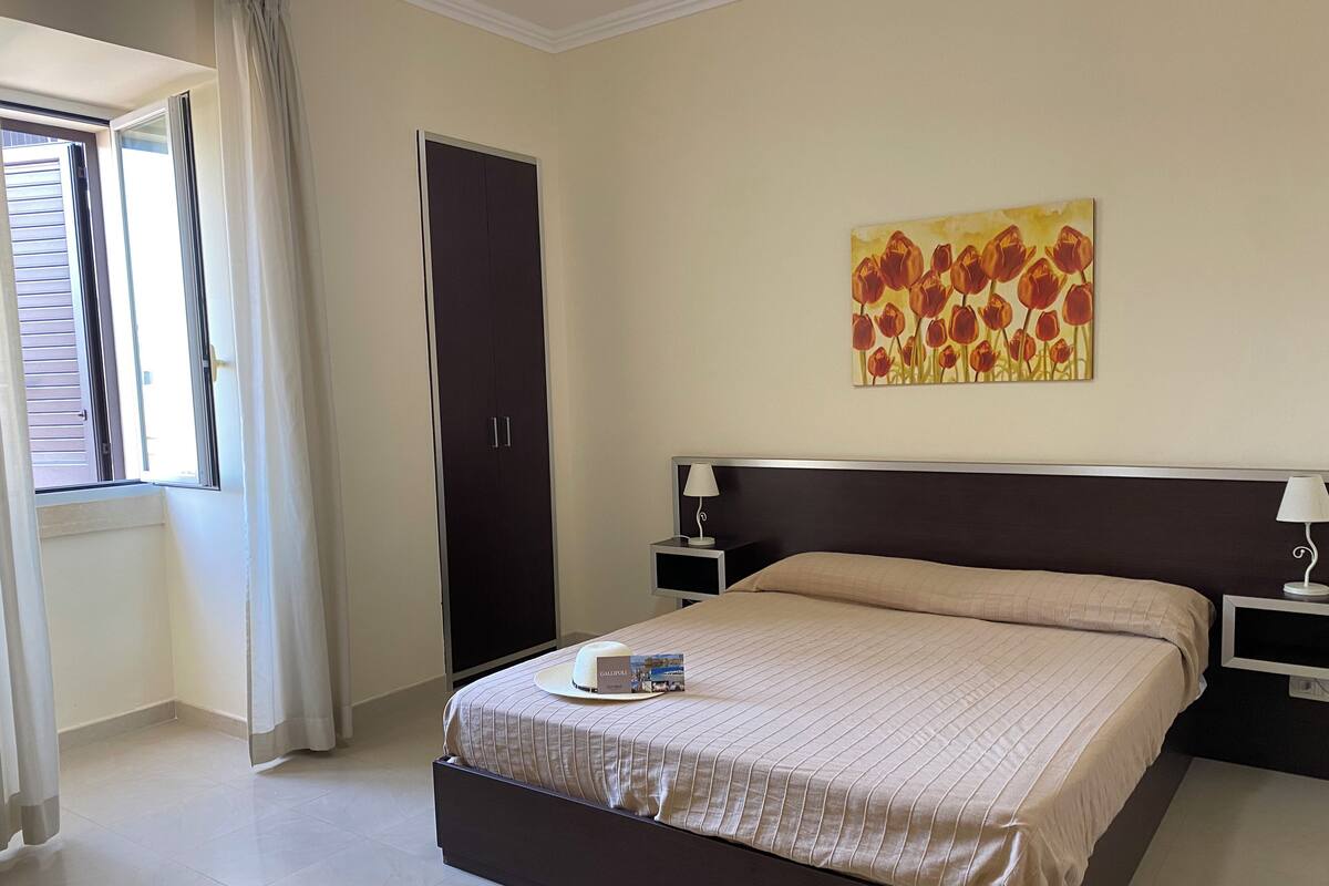 In-room safe, soundproofing, WiFi (free)