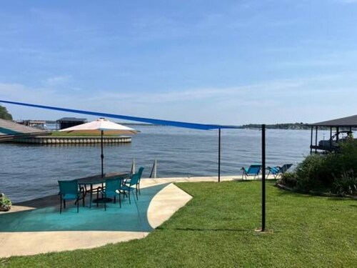 Your Lake House Awaits!