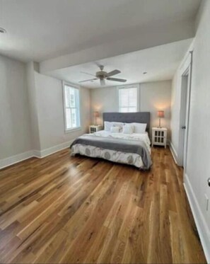 3 室のベッドルーム、アイロン / アイロン台、WiFi、ベッドシーツ