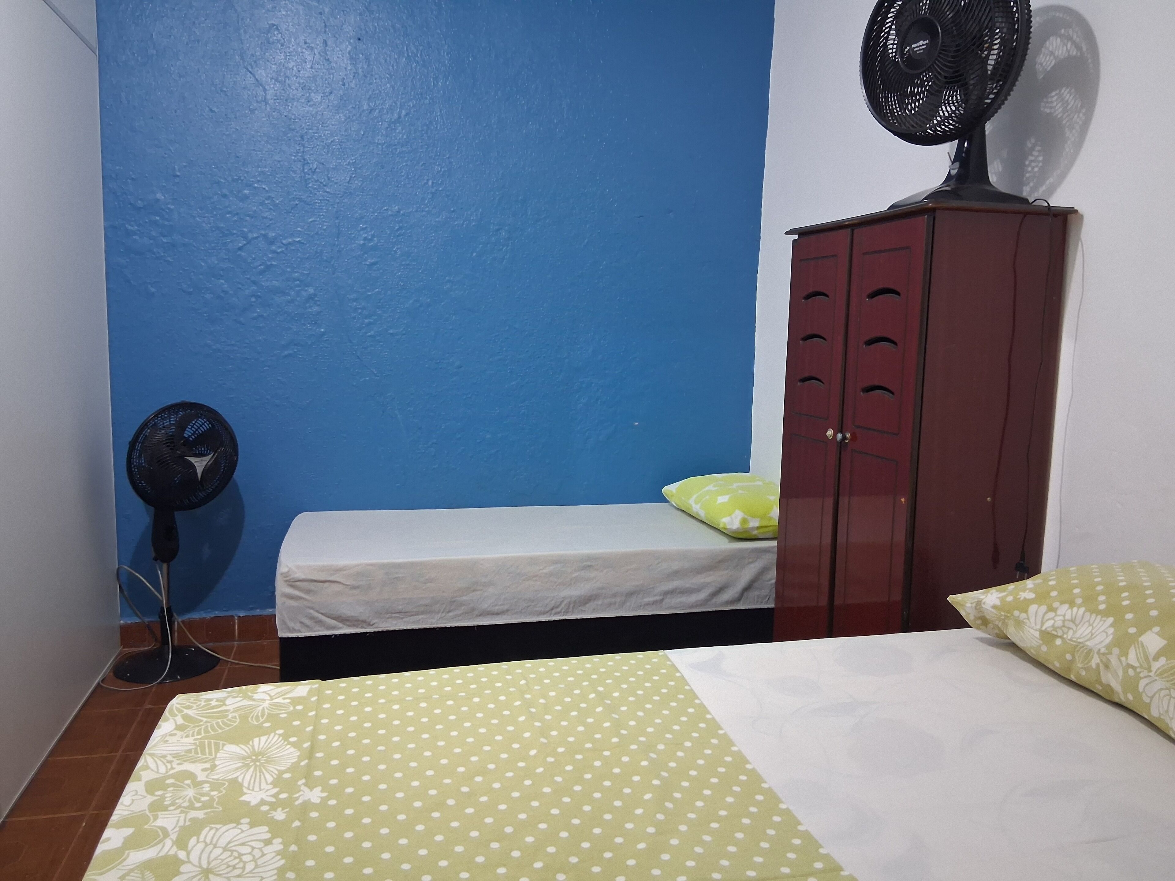 2 dormitorios, tabla de planchar con plancha, wifi y ropa de cama