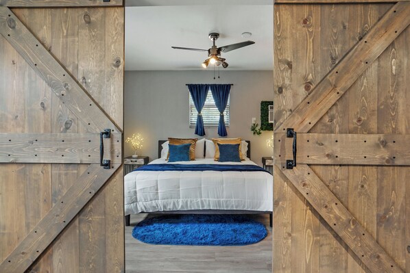 1 habitación, tabla de planchar con plancha, cuna de viaje y wifi