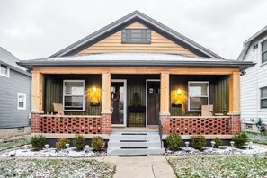 Unclassified image, 5 of 38, button