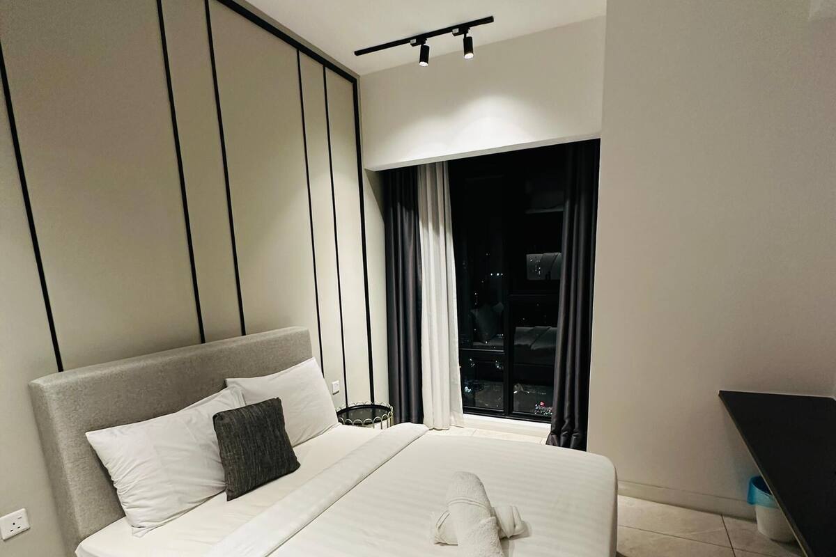 Iron/ironing board, WiFi (free)