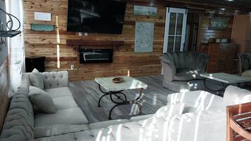 Smart TV, fireplace