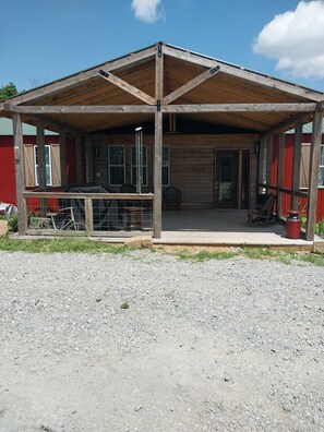 Terrace/patio - Ozark Lodge-Spacious Stay adjacent to Ozark Retreat  (Licking)