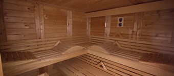 Malchow XXL Loft – Home Cinema, Billiards & Sauna