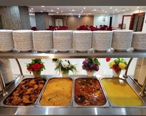 Phòng tiện nghi đơn giản | Bếp chung | Bếp nấu, dụng cụ pha cà phê/trà, ấm điện 