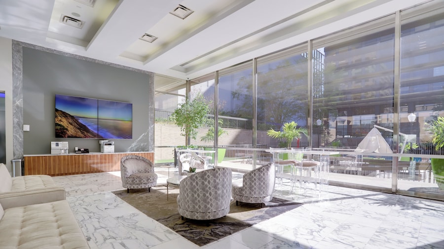 Walkable DC View Apartments