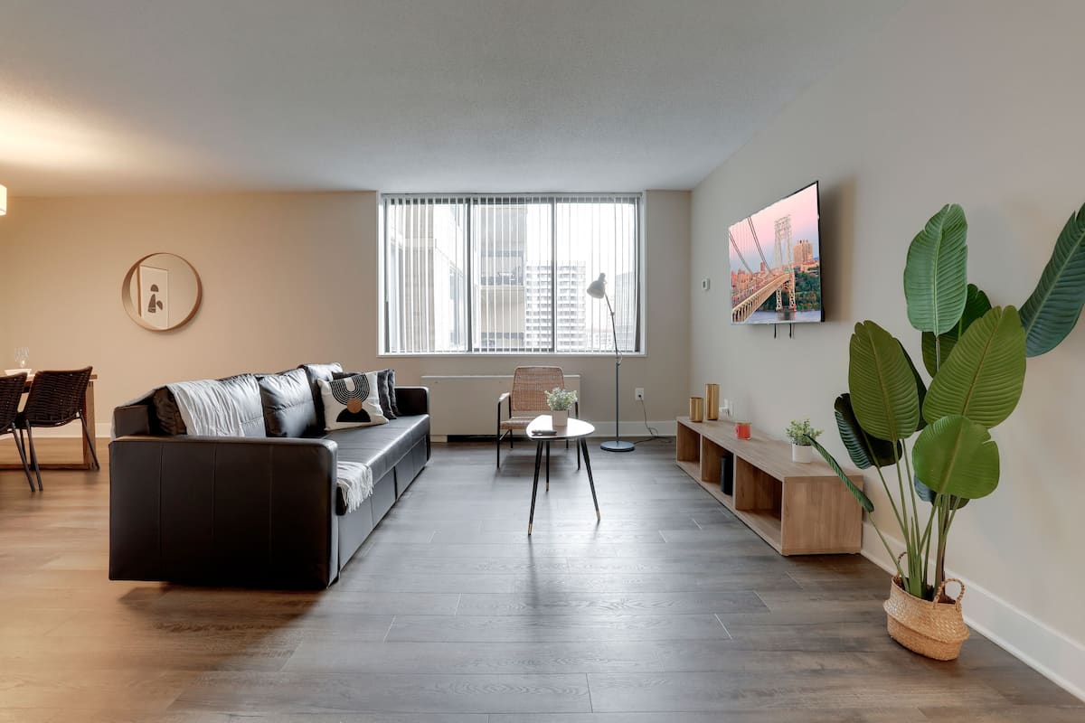 Comfort appartement, 1 slaapkamer | Woonruimte | Een 50-inch smart-tv met kabelzenders