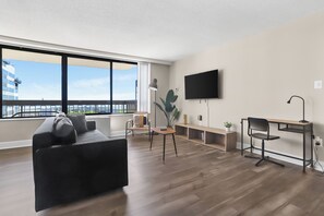 Living area - Walkable DC View Apartments (Arlington)