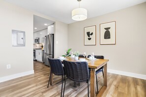 Comfort Apartment, 1 Bedroom, Balcony, City View | In-room dining - Walkable DC View Apartments (Arlington)