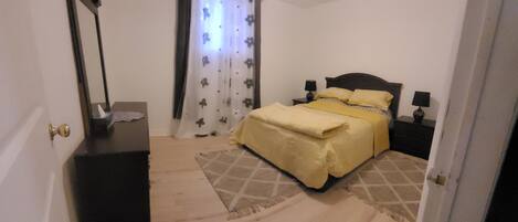 1 chambre, lit parapluie, Wi-Fi gratuit, draps fournis