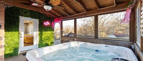 Outdoor spa tub