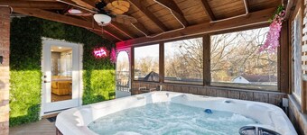 Luxury Home. Hot-tub, close to IAD & Hylton PAC.