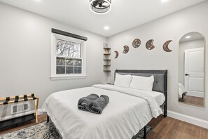 5 slaapkamers, een bureau, een strijkplank/strijkijzer, gratis wifi