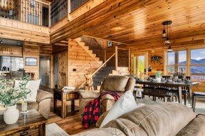 Smart TV, fireplace, video games, stereo - 360 Views! Firepit, Theater, Game Room, Hot Tub - Skyline Chalet (Gatlinburg)