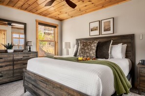 3 bedrooms, desk, iron/ironing board, travel crib