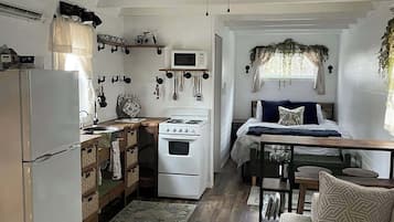 2 bedrooms, iron/ironing board, travel cot, free WiFi