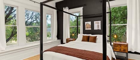 5 bedrooms, desk, travel cot, free WiFi