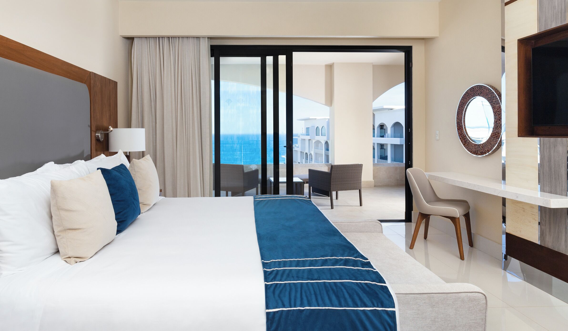 2 chambres, coffres-forts dans les chambres, bureau