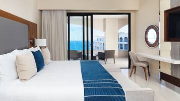 2 bedrooms, in-room safe, desk, iron/ironing board