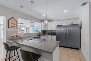 Fridge, microwave, oven, stovetop - Luxurious Waterfront Ocean Access Heated Pool
WD Wifi 75Ft Dock Bring Your Boat (Pompano Beach)