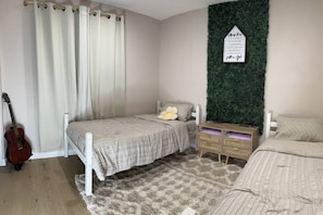 4 chambres, fer et planche à repasser, Wi-Fi gratuit, draps fournis