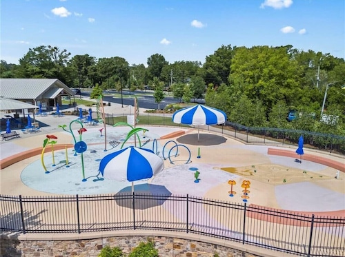 Walk to the Square - Marietta’s Bluebird Bungalow