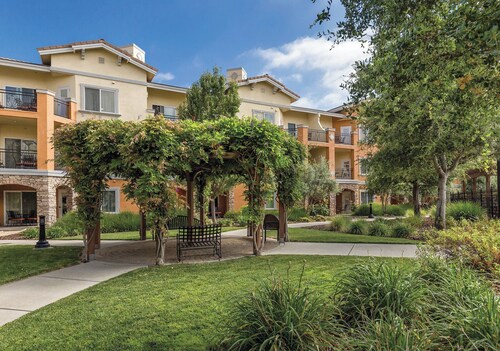 Luxurious Accommodations w/ Tuscan Charm. Gateway to the Napa Valley Wine Region