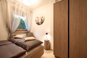 2 bedrooms, in-room safe, travel cot, free WiFi
