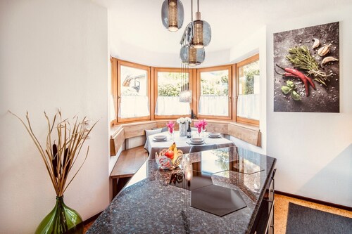 Stadtnestl Apartment Sterzing: Alpine-modern with garden, fireplace & parking