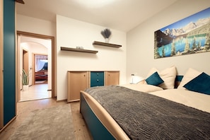 2 bedrooms, in-room safe, travel cot, free WiFi