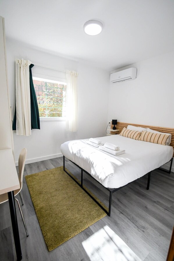 2 chambres, fer et planche à repasser, Wi-Fi gratuit, draps fournis