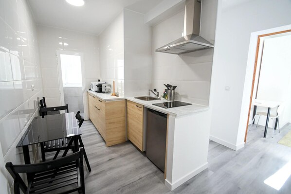 Microwave, oven, stovetop, coffee/tea maker