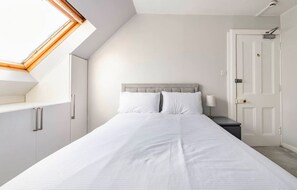 5 bedrooms, desk, iron/ironing board, travel cot