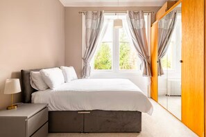 5 bedrooms, desk, iron/ironing board, travel cot