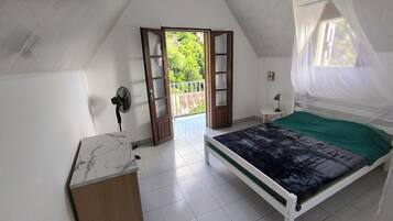 2 chambres, lit parapluie, draps fournis