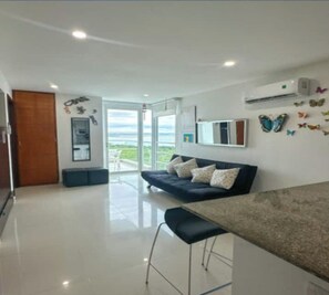 Smart TV, table tennis