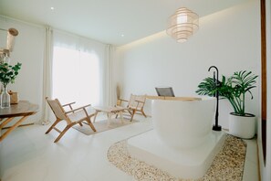 Design Studio Suite | Free minibar, free WiFi, bed sheets - Fan Sea Resort Kohlarn (Koh Lan)